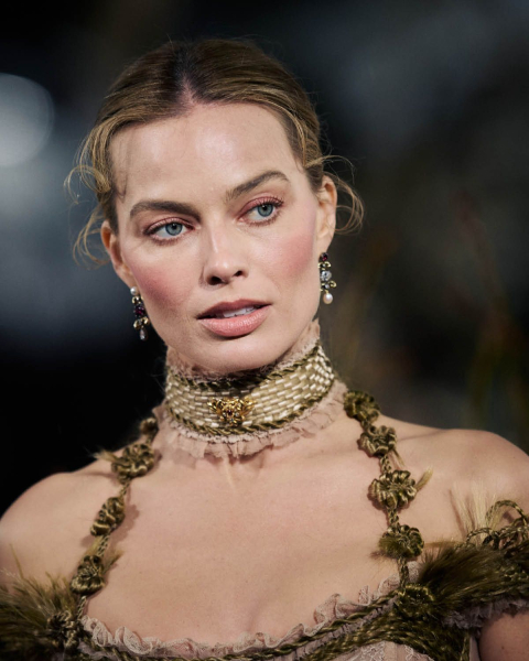 darkromance makeup and hair margot robbie at wuthering heights premiere 2026